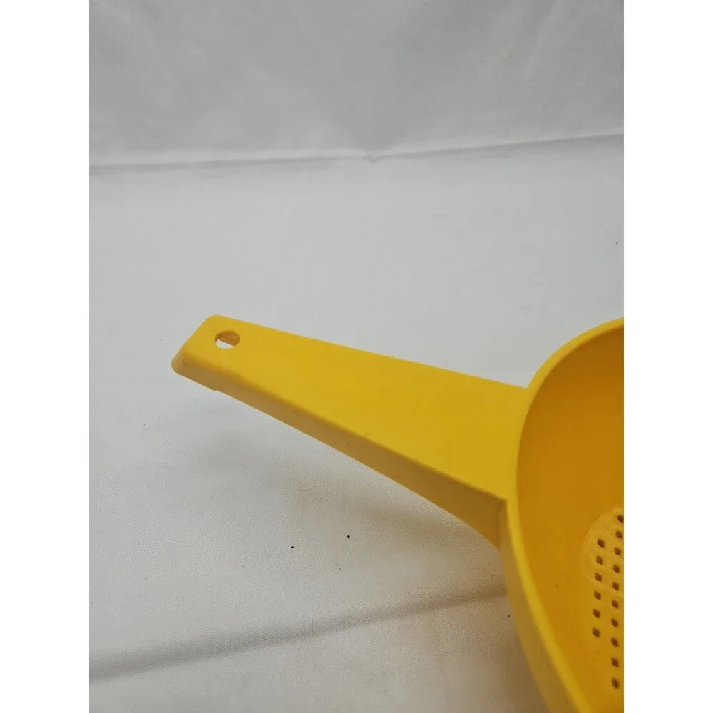 Tupperware Yellow 1 Quart Small Colander Strainer Double Pour Spout